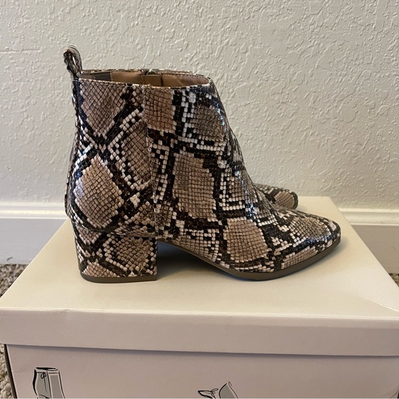 A new day Snakeskin Ankle Booties with Zipper - Picture 1 of 11